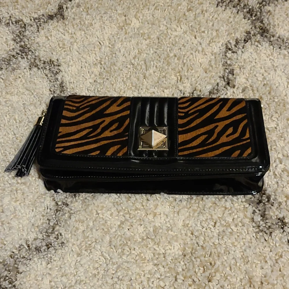 NWOT Tiger Print White House Black Market Crossbody Clutch - Picture 2 of 12